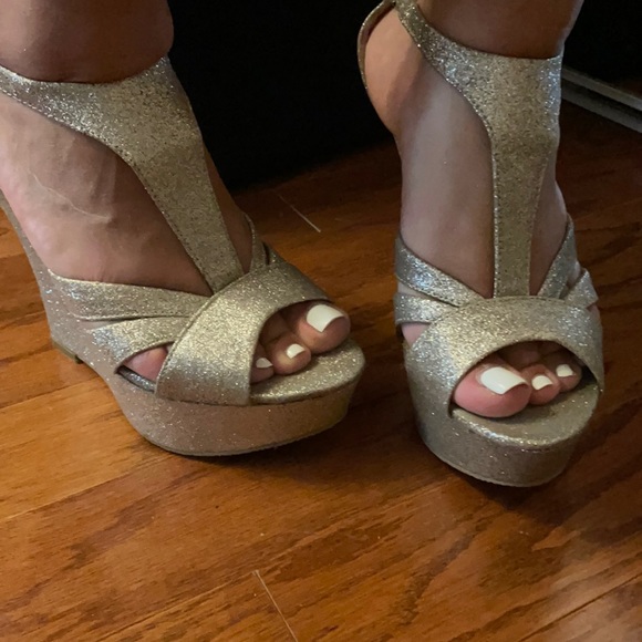 Size 8 bronze‎ glitter wedges - Picture 3 of 6